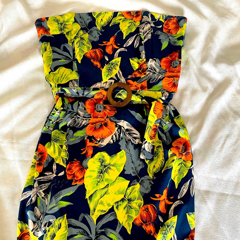 Perfect dress to watch the sunset on the beach.
